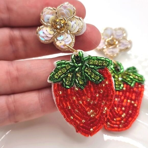New C&C CALIFORNIA Strawberry beeded earrings - Picture 7 of 8